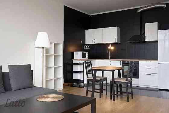 Pārdodam patiešām gaišu 2 istabu dzīvokli jaunajā projektā Čiekurkalnā.
Dzīvokļa plānojumā ietilpstm Rīga