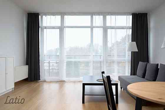 Pārdodam patiešām gaišu 2 istabu dzīvokli jaunajā projektā Čiekurkalnā.
Dzīvokļa plānojumā ietilpstm Рига