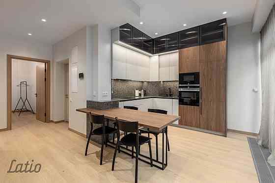 Īrei piedāvājam 3-istabu penthouse dzīvokli ar terasi jaunajā Hoffmann Rezidence projektā, Klīversal Rīga