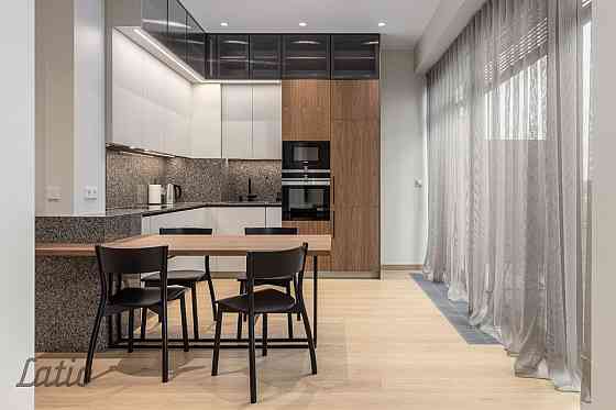Īrei piedāvājam 3-istabu penthouse dzīvokli ar terasi jaunajā Hoffmann Rezidence projektā, Klīversal Рига