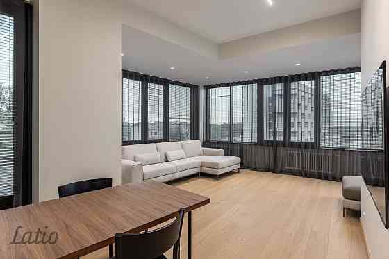 Īrei piedāvājam 3-istabu penthouse dzīvokli ar terasi jaunajā Hoffmann Rezidence projektā, Klīversal Рига
