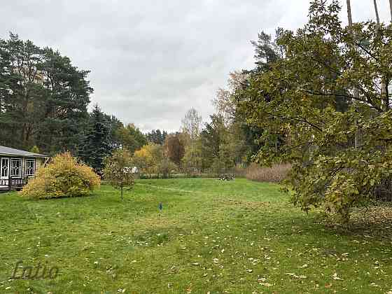 Piedāvājam zemi ar vēsturisku koka māju Jūrmalas stilā (nav arhitektūras piemineklis, ja nepieciešam Jūrmala