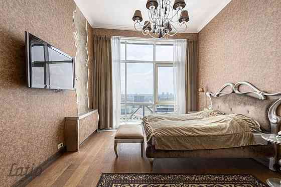 Pārdod unikālu 3-istabu penthouse dzīvokli ar labāko panorāmas skatu Rīgā, kas atrodas projektā "Ska Рига