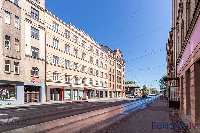 Pilnībā renovētā piecstāvu namā Rīgas centrā, Aleksandra Čaka iela 123, tiek piedāvātas komerctelpas Рига - изображение 1