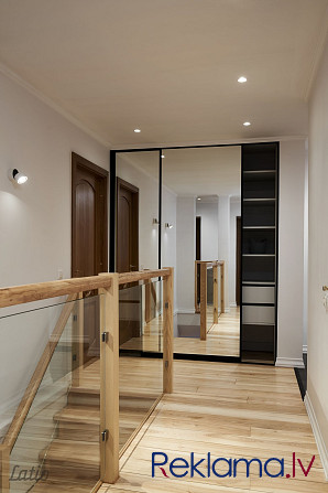 Divu līmeņu dzīvoklis Āgenskalnā!
Pirmajā līmenī trīs izolētas istabas, vannas istaba, priekšnams ar Рига - изображение 2