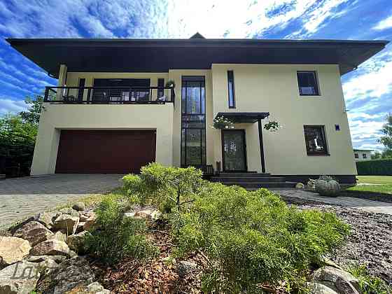 Pārdod plašu ģimenes māju Pumpuros. Atrodas skaistā, klusā vietā, tikai 200 metru attālumā no Lielup Jūrmala