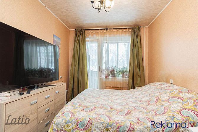 Pārdošanā 4-istabu dzīvoklis Zolitūdē. Tas sastāv no priekštelpas, trīs izolētām Rīga - foto 4