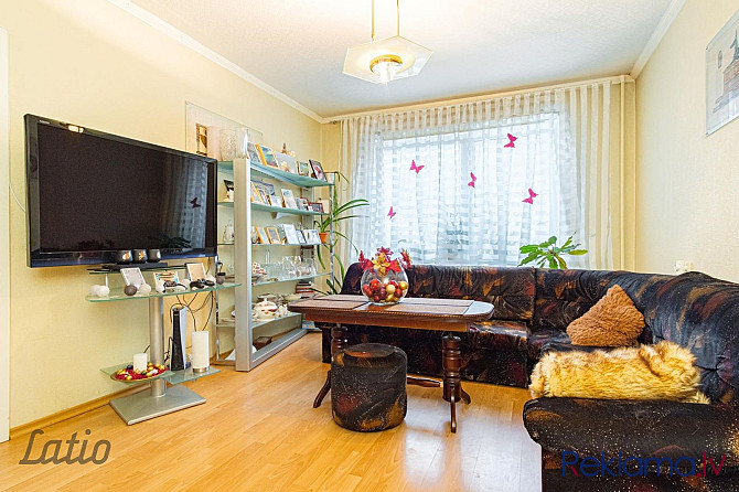 Pārdošanā 4-istabu dzīvoklis Zolitūdē. Tas sastāv no priekštelpas, trīs izolētām Rīga - foto 2