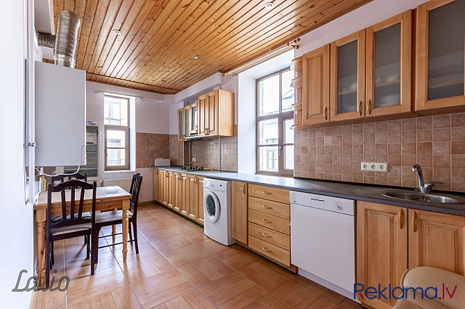 Tiek pārdots lielisks 2 istabu dzīvoklis burvīgā vietā pašā Rīgas centrā ar skatu uz Rīga - foto 3