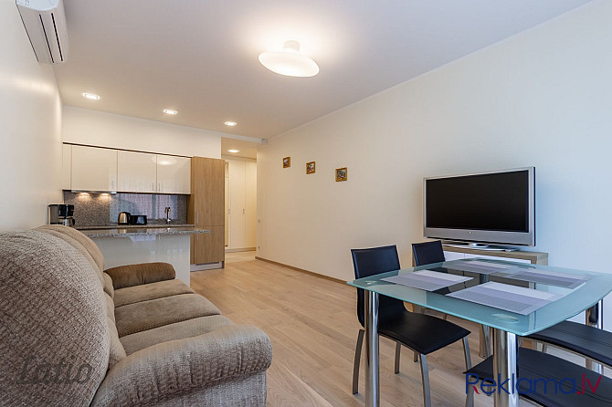 Pārdod pilnībā iekārtotu un jaunu 3 istabu dzīvokli Dubultos, klusā privātmāju rajonā tuvu jūrai.

Š Юрмала - изображение 2