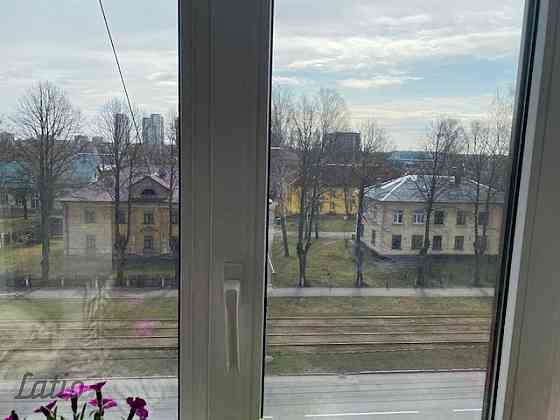 Tiek pārdots 3 istabu dzīvoklis netālu no pilsētas Centra. Dzīvoklis ir saulains un kluss, ar lielis Rīga