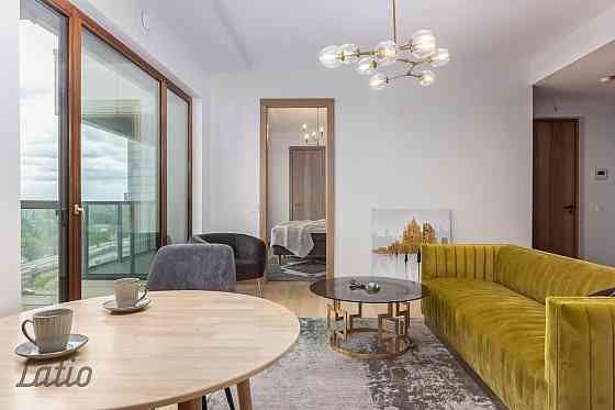 Iegādei tiek piedāvāts 4-istabu dzīvoklis unikālā projektā Philosophers Residence, Daugavas kreisajā Рига