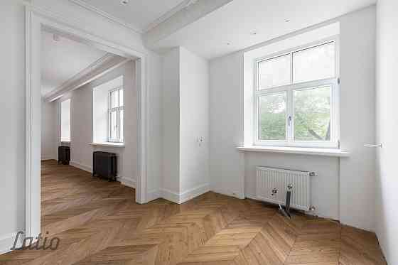 Pārdod gaišu un plašu dzīvokli tikko pēc pilnīgas rekonstrukcijas pilsētas centrā kvartālā Berga Baz Rīga