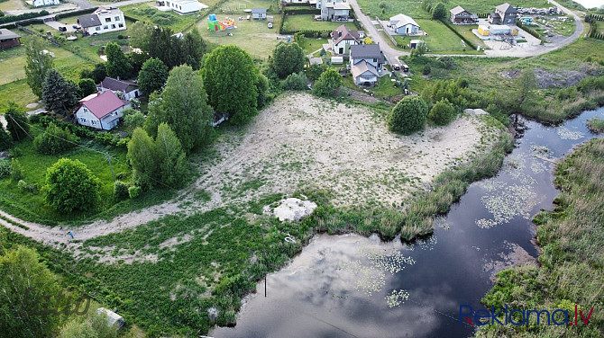 Pārdod apbūves zemi klusā vietā ar Langas upi un pretējo krastu īpašumā, kas ir garants, ka Rīga - foto 1