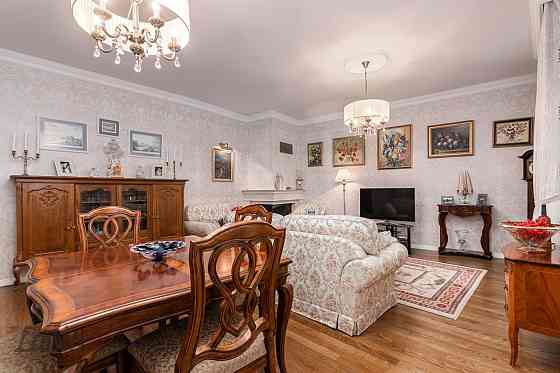 Pārdod ekskluzīvu 2 istabu dzīvokli renovētā mājā, kas atrodas Rīgas vēsturiskajā centrā, posmā star Рига