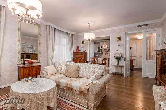 Pārdod ekskluzīvu 2 istabu dzīvokli renovētā mājā, kas atrodas Rīgas vēsturiskajā centrā, posmā star Rīga