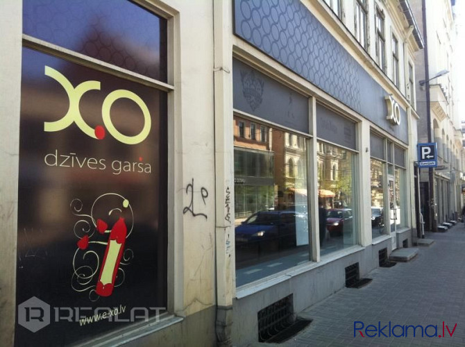 Iznomā veikala telpas Rīgas centrā, aktīvas gājēju plūsmas ieskautā vietā.  Veikalam lieli vitrīnas  Рига - изображение 5