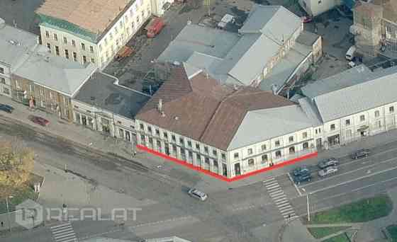Pārdod 2 stāvu ķieģeļu mūra komerc ēku ar kopējo platību 1425 kv.m., kura atraodas uz Pērnavas un Ba Rīga