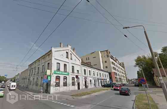 Pārdod 3 stāvu ķieģeļu mūra komerc ēku ar kopējo platību 2018 kv.m., kura atraodas uz Pērnavas un Dā Rīga