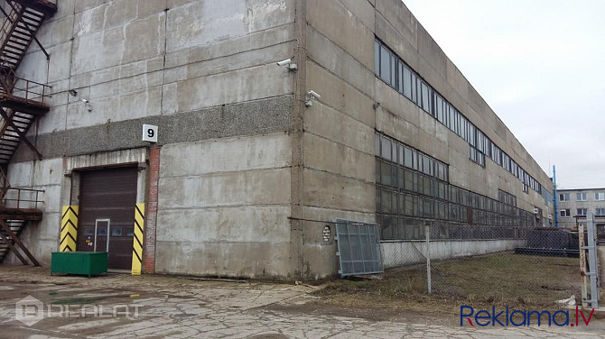 Nomai tiek piedāvātas neapkurinātas noliktavas/ražošanas telpas 650 m2 platībā , tai skaitā Rīga - foto 1