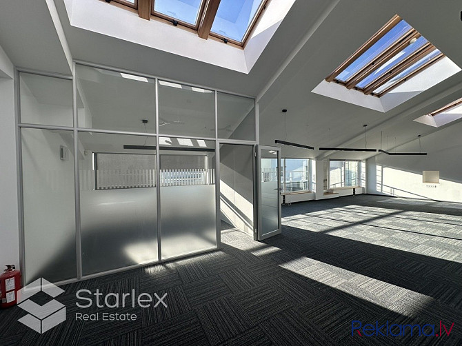 Сдается просторный мансардный офис открытой планировки в современном офисном Рига - изображение 3