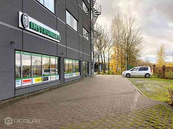 Piedāvājam nomāt kvalitatīvas biroja/tirdzniecības telpas 170 m2 platībā, kas atrodas ēkas 1. stāvā  Rīga