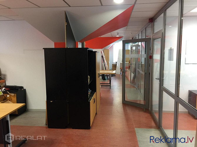 Iznomā biroja telpas 236 m2. platībā. Birojs ir sadalīts vairākās telpās ar virtuves zonu un Rīga - foto 10