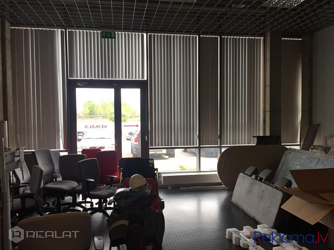 Iznomā  kvalitatīvas tirdzniecības/biroja telpas 83,8 m2 platībā, kas atrodas ēkas 1. stāvā Rīga - foto 3