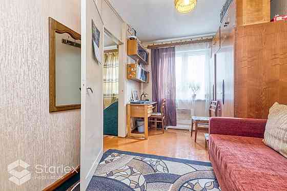 Tiek pārdots neliels 2-istabu dzīvoklis specprojektā Juglā. Dzīvoklis sastāv no:1) virtuves;2) viena Rīga