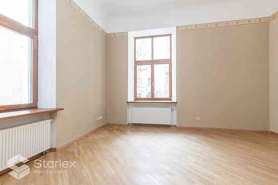 К покупке предлагается просторная четырехкомнатная квартира на одной из самых Rīga