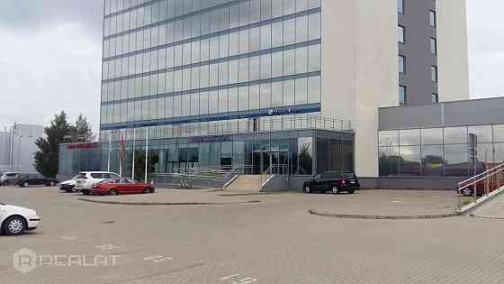 Nomai tiek piedāvātas augstvērtīgas biroja telpas jaunā ofisu ēkā krasta rajonā. Nomniekiem ir pieej Rīga