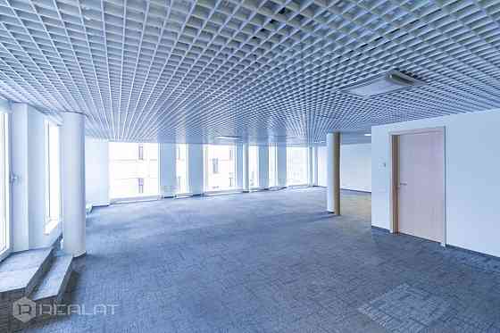 308.4 m2 atvērtā plānojuma birojs ar 3 atsevišķām darba telpām, virtuvi, 2 tualetes telpām un server Rīga
