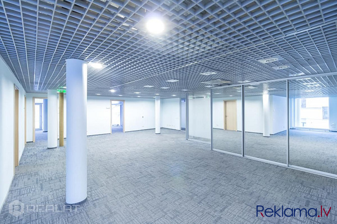 308.4 m2 atvērtā plānojuma birojs ar 3 atsevišķām darba telpām, virtuvi, 2 tualetes telpām Rīga - foto 2
