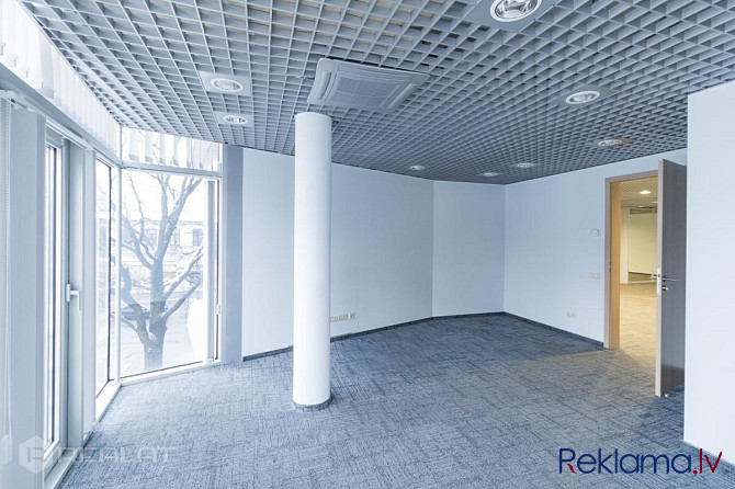 308.4 m2 atvērtā plānojuma birojs ar 3 atsevišķām darba telpām, virtuvi, 2 tualetes telpām Rīga - foto 4