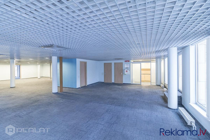308.4 m2 atvērtā plānojuma birojs ar 3 atsevišķām darba telpām, virtuvi, 2 tualetes telpām Rīga - foto 7