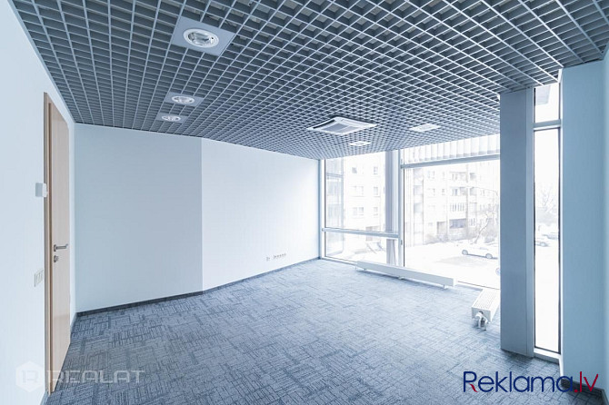 308.4 m2 atvērtā plānojuma birojs ar 3 atsevišķām darba telpām, virtuvi, 2 tualetes telpām Rīga - foto 10