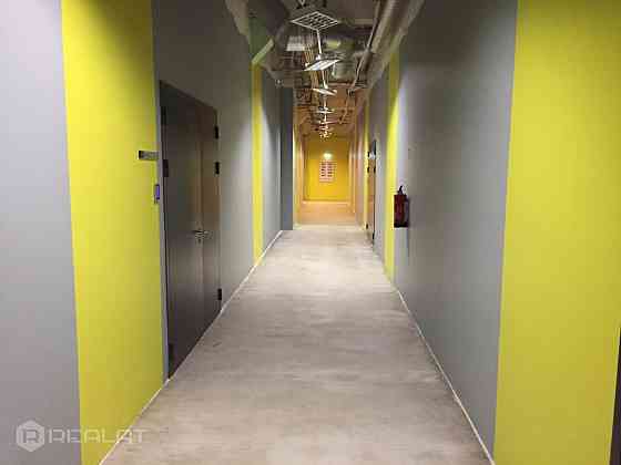 Iznomā biroja telpas Braslas biznesa centrā 220 m2. platībā. Telpas ir atvērta tipa (viena liela zāl Рига