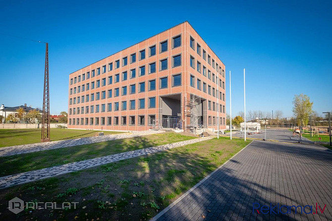 Biroju ēka P83 (2018) ir mūsdienīgs un moderns B klases biroju komplekss - piecu stāvu moderna biroj Рига - изображение 9