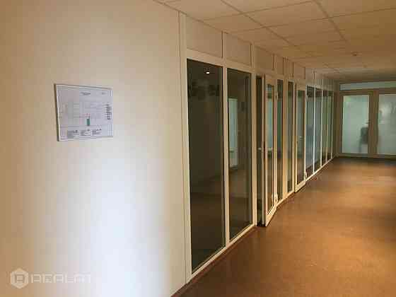 Iznomā biroja telpas 270 m2. platībā (iespējams papildus nomāt telpu 54 m2.). Birojs sastāv no 5. te Rīga