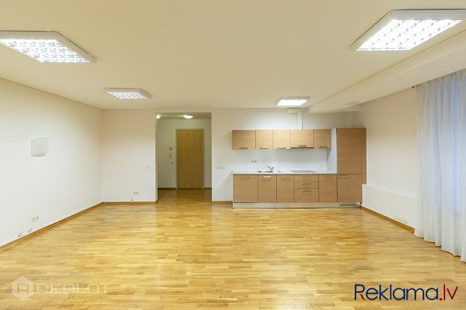 Birojs ar 3 darba telpām, pilnībā aprīkota virtuves zona, vannas istaba ar dušu, Rīga - foto 3
