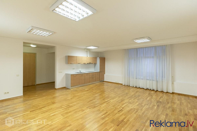 Birojs ar 3 darba telpām, pilnībā aprīkota virtuves zona, vannas istaba ar dušu, Rīga - foto 1
