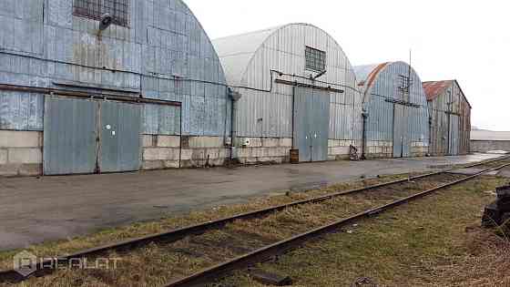 Nomai tiek piedāvāts angārs ar dzelzceļa pievadu.     Teritorija - lieliski attīstīta infrastruktūra Rīga