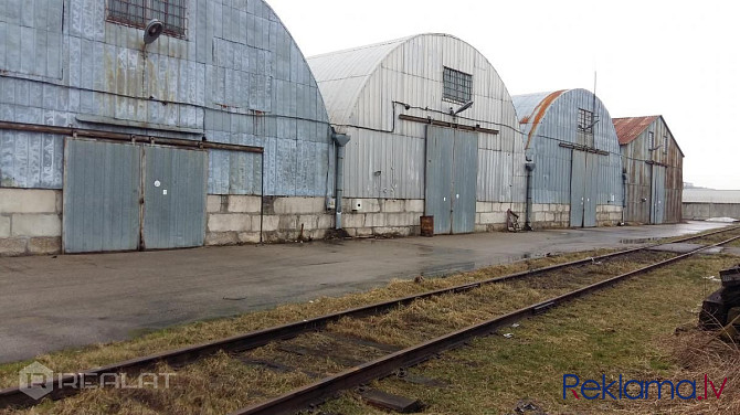 Nomai tiek piedāvāts angārs ar dzelzceļa pievadu.     Teritorija - lieliski attīstīta Rīga - foto 1