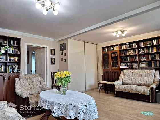 Продается солнечная и теплая 2-комнатная квартира, кирпичный дом - два этажа в Рига