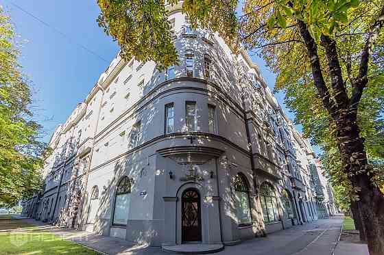 Pārdod Īpašumu ar kopējo platību 513 kvm, tie ir trīs nekustamie īpašumi kuri atrodas Ausekļa 5, pir Rīga