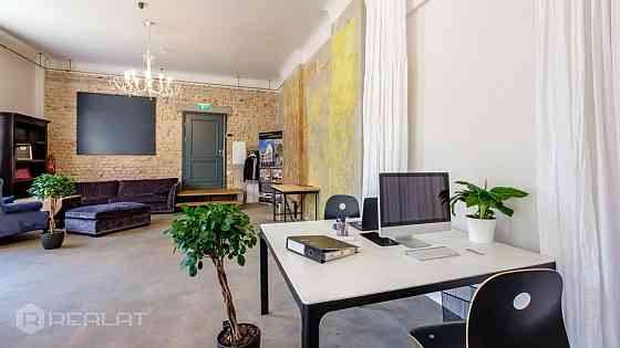 Biroja telpas ēkas 1. stāvā 137 m2 platībā. Nomas maksa 9,80 EUR/m2, telpu apsaimniekošana 0,60 EUR/ Rīga
