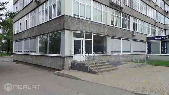Iznomā tirdzniecības telpas  biroju ēkā uz Valdemāra ielas.    +Tuvākā apkārtnē ir vairāki biroju ce Rīga