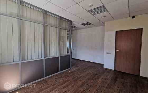 Tiek iznomātas 66.4 m2 plašas biroja telpas Braslas biznesa centrā, Braslas ielā 29, 6. stāvā. Lifts Rīga
