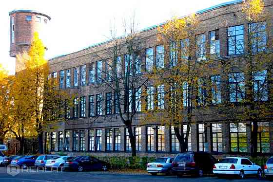 Iznomā plašas , gaišas biroja telpas ar lieliem logiem , biroju ēkas 3.stāvā   + Kopējā platība 258  Rīga