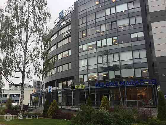 Iznomā biroja telpas B+ kategorijas Astras Biznesa Centrā 200 m2. platībā. Biroja telpas var pilnībā Rīga